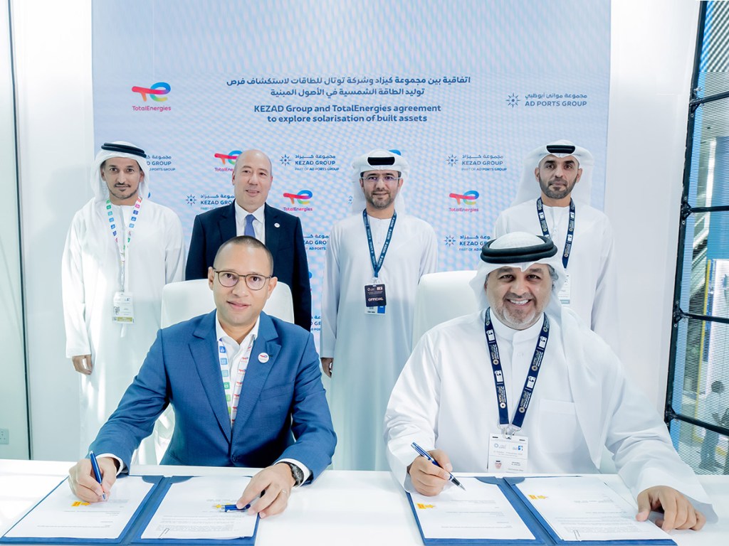 تعاون بين مجموعة موانئ أبوظبي وتوتال للطاقات لاستطلاع الفرص في قطاع الطاقة الشمسية الموزعة